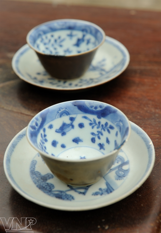 Một người Việt c&oacute; h&agrave;ng ngh&igrave;n đồ đồng, đồ sứ